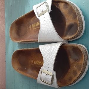 BIRKENSTOCK SANDALS SZ 40 EUR